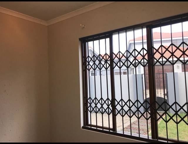 3 BEDROOM APARTMENT FOR SALE IN HELDERWYK
